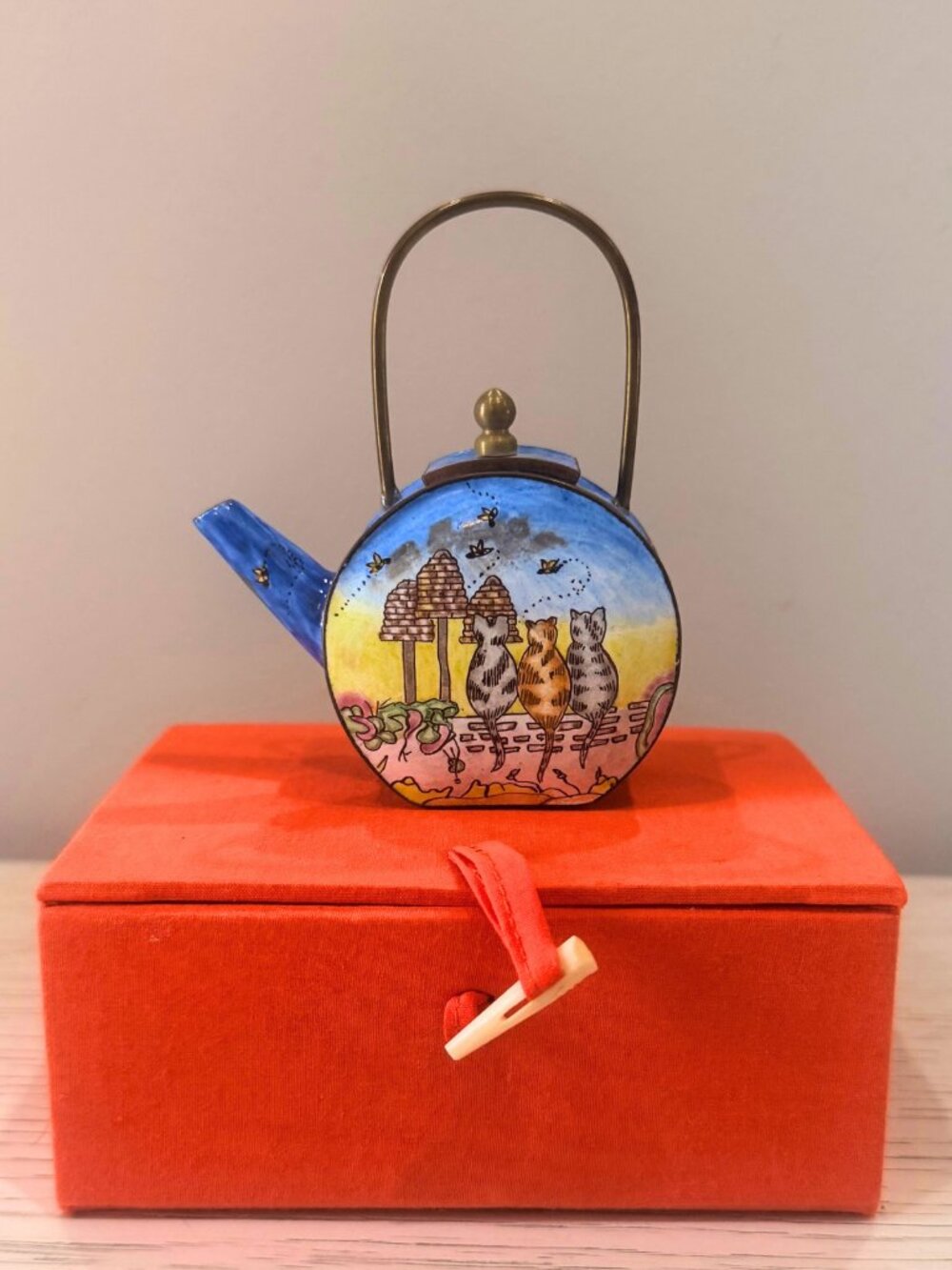 Vintage Empress Arts 2000 Miniature Blue Enamel Teapot Cats Bees Beehive BOX